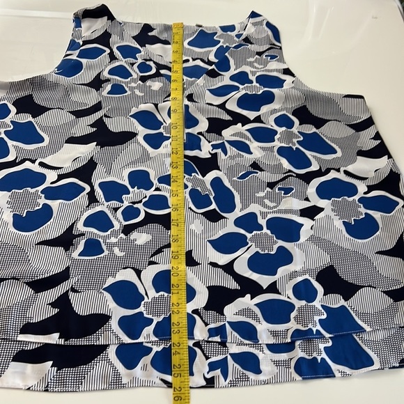 Floral V-Neck Blouse - Blue and White - Picture 10 of 11